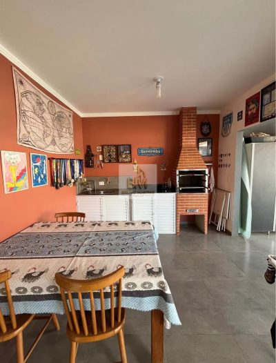 Casa Jd Ferraz com piscina terreno inteiro e edicula
