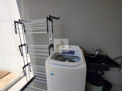 Casa Geisel moderna 2 dormitórios com terreno no fundo