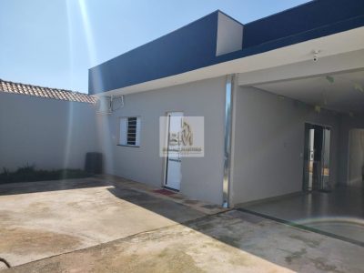 Casa Geisel moderna 2 dormitórios com terreno no fundo