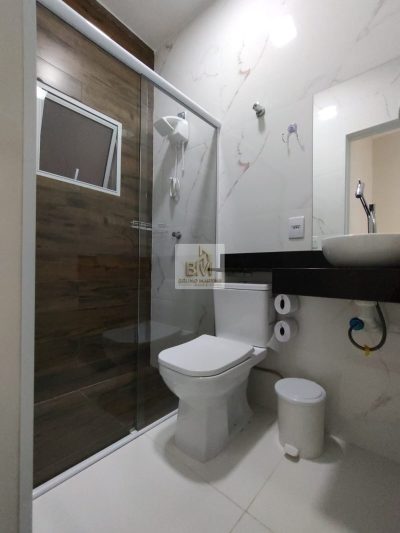 Casa Geisel moderna 2 dormitórios com terreno no fundo