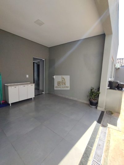 Casa Geisel moderna 2 dormitórios com terreno no fundo
