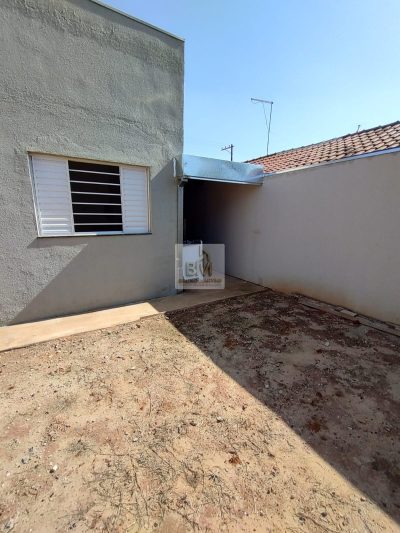 Casa Geisel moderna 2 dormitórios com terreno no fundo
