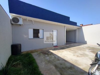 Casa Geisel moderna 2 dormitórios com terreno no fundo