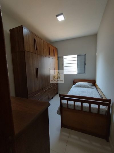 Casa Geisel moderna 2 dormitórios com terreno no fundo