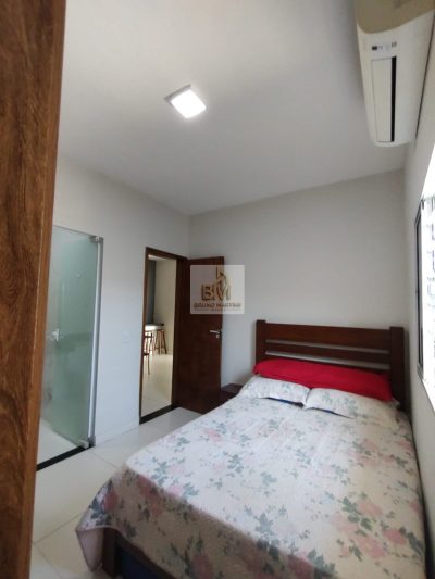 Casa Geisel moderna 2 dormitórios com terreno no fundo