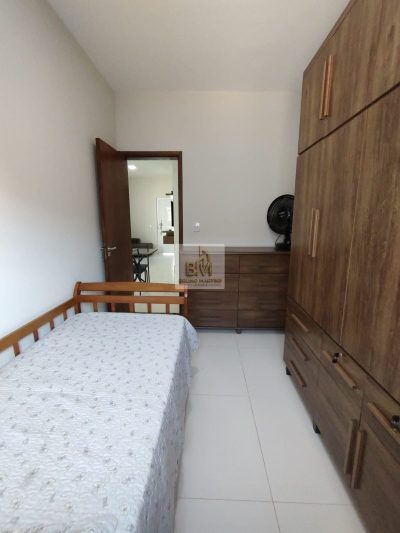 Casa Geisel moderna 2 dormitórios com terreno no fundo