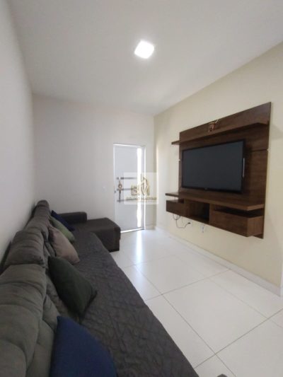 Casa Geisel moderna 2 dormitórios com terreno no fundo