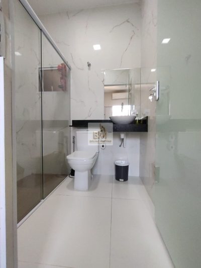 Casa Geisel moderna 2 dormitórios com terreno no fundo