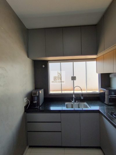 Casa Geisel moderna 2 dormitórios com terreno no fundo