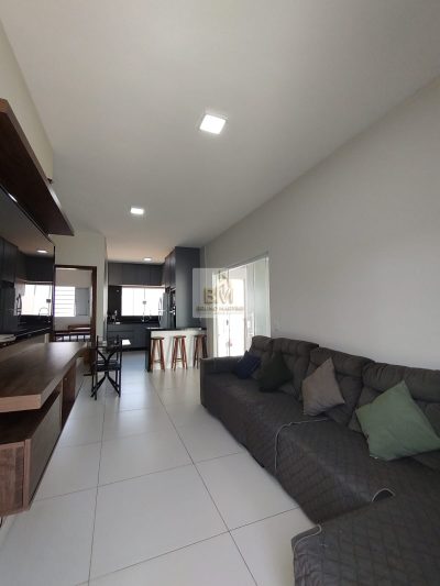 Casa Geisel moderna 2 dormitórios com terreno no fundo
