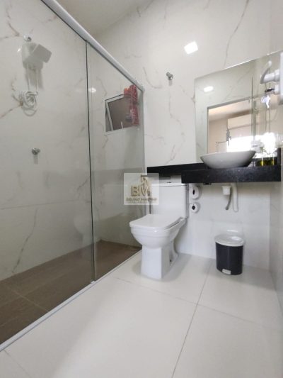 Casa Geisel moderna 2 dormitórios com terreno no fundo